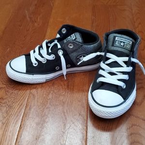 Kids converse